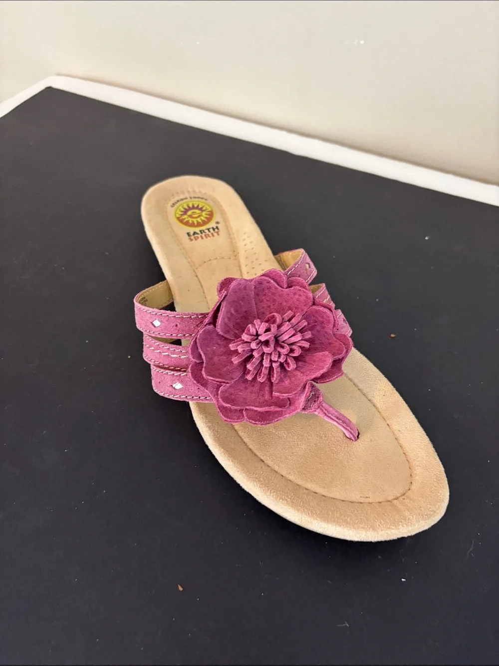 Earth Spirit Pink Leather Suede Thong Floral Sandals Size 8.5